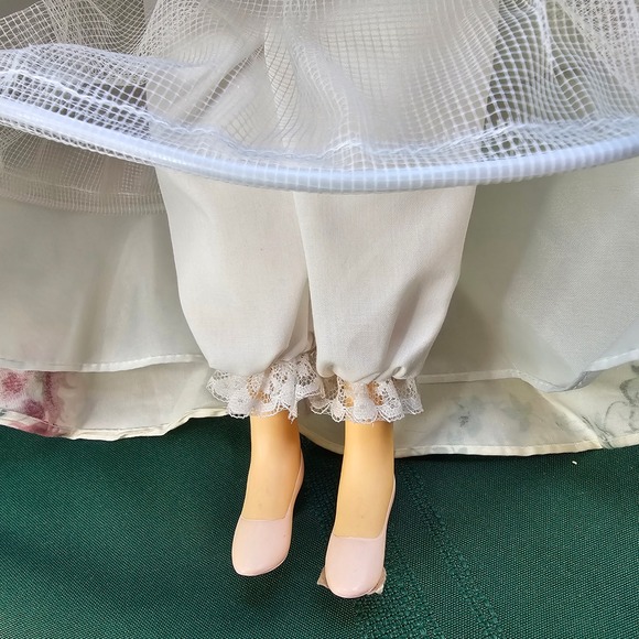 VTG Brinn's Abigail Smith‎ Adams Doll American Tradition First Lady Gown Series - Picture 3 of 16